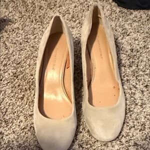 Banana Republic Women's Light Tan Suede Heels